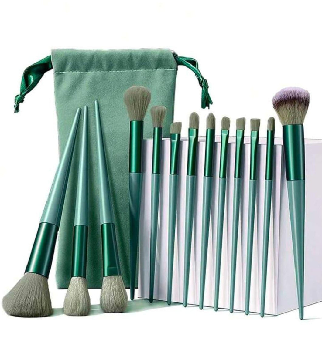 13 Pcs Velvet Pouch Makeup Brush Set – Premium Soft Cosmetic Brushes with Velvet Bag