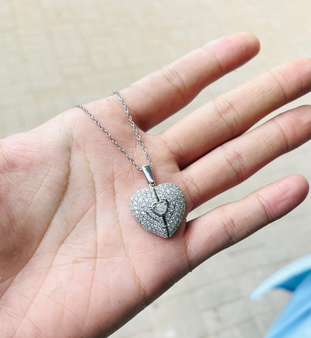 Fancy Delicate Design Locket Set for Her
