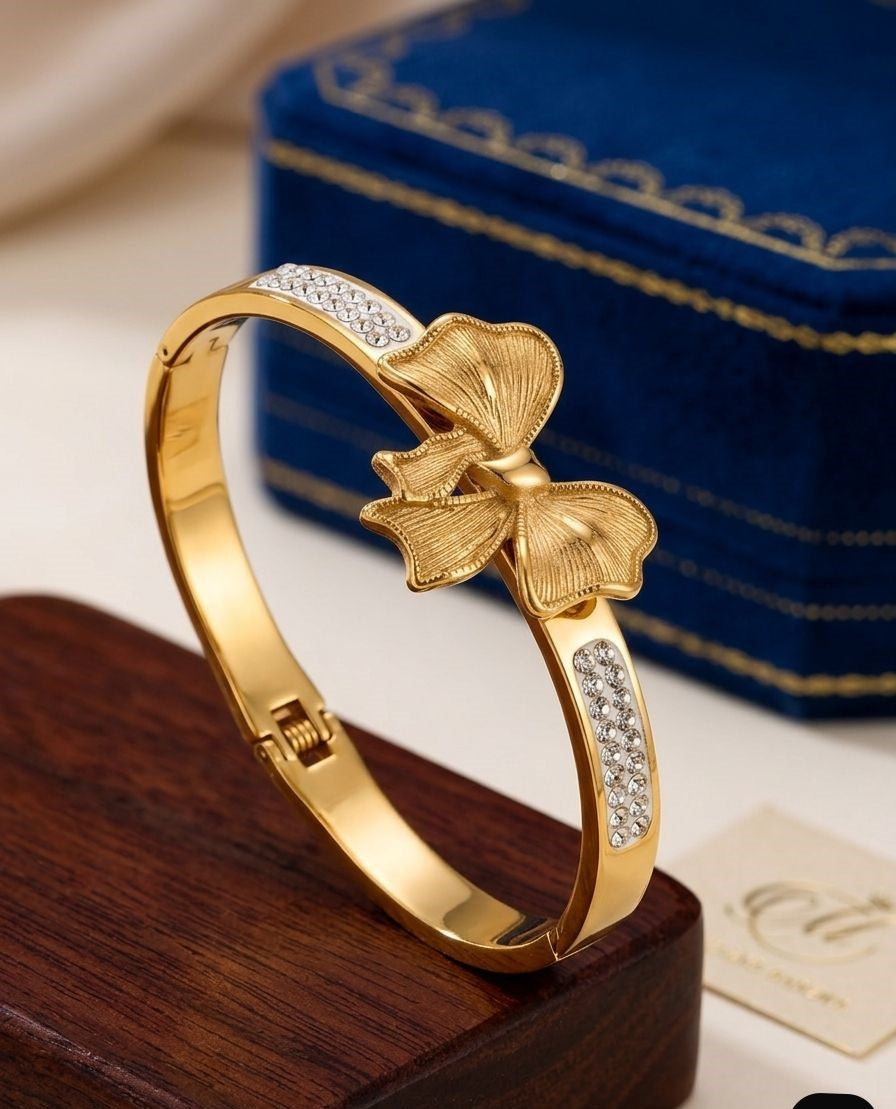 Fancy Butterfly Design Stainless Steel Zircon Stones Hand Cuff for Her