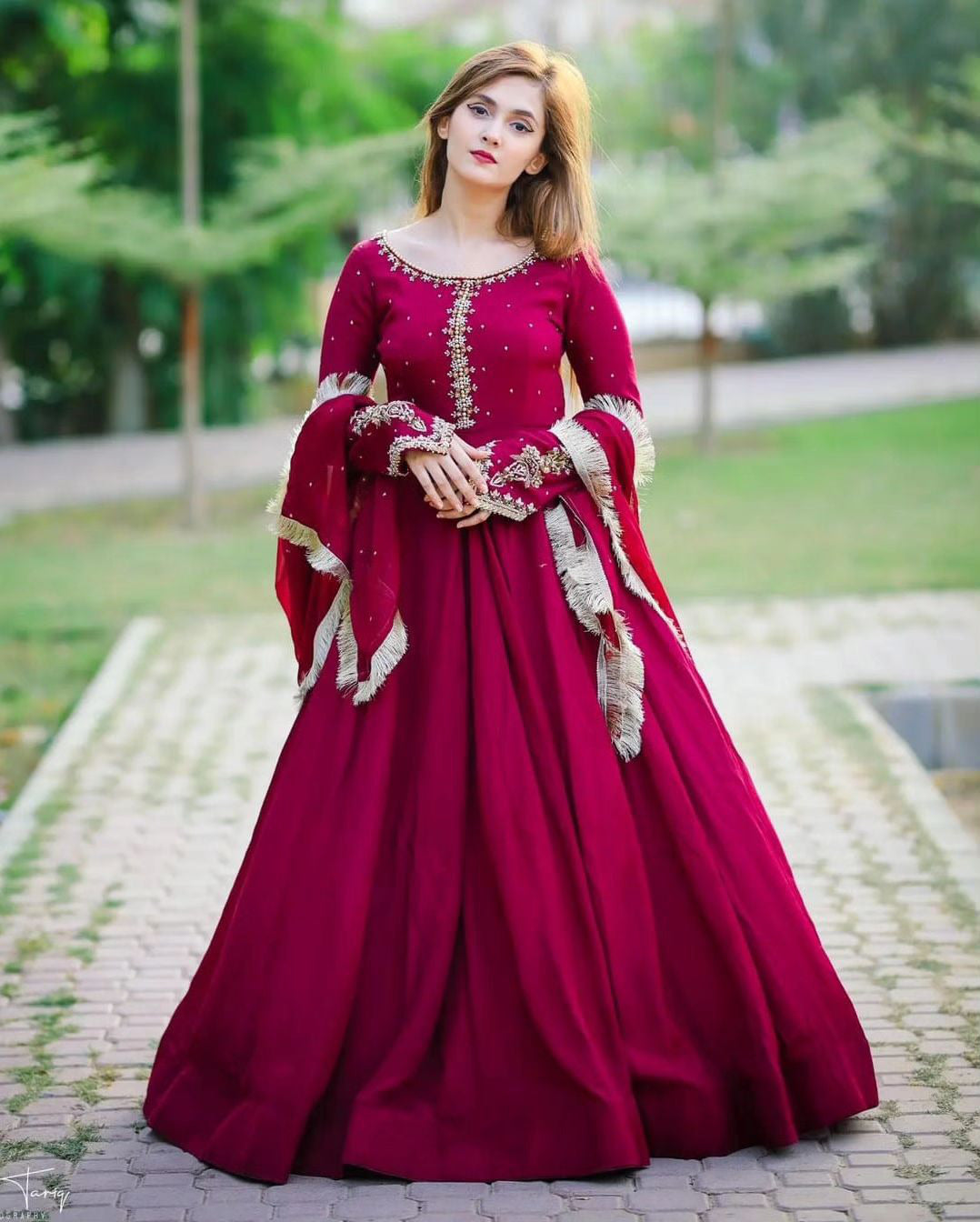 Ready to Wear Embroidered Pearl-Detailed Chiffon Long Maxi 3-Piece Set