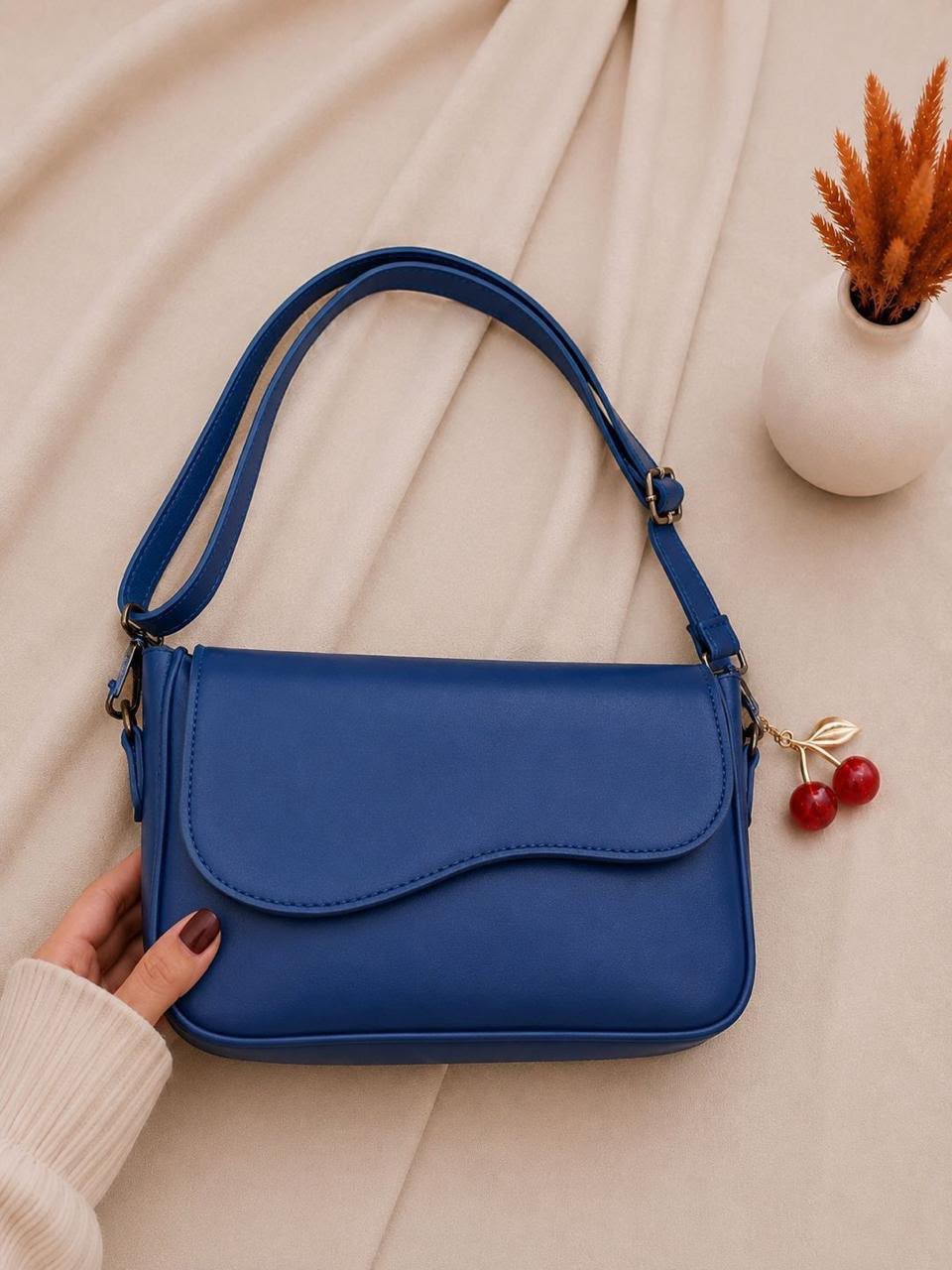 Cute & Stylish High-Capacity Handbag with Side Details