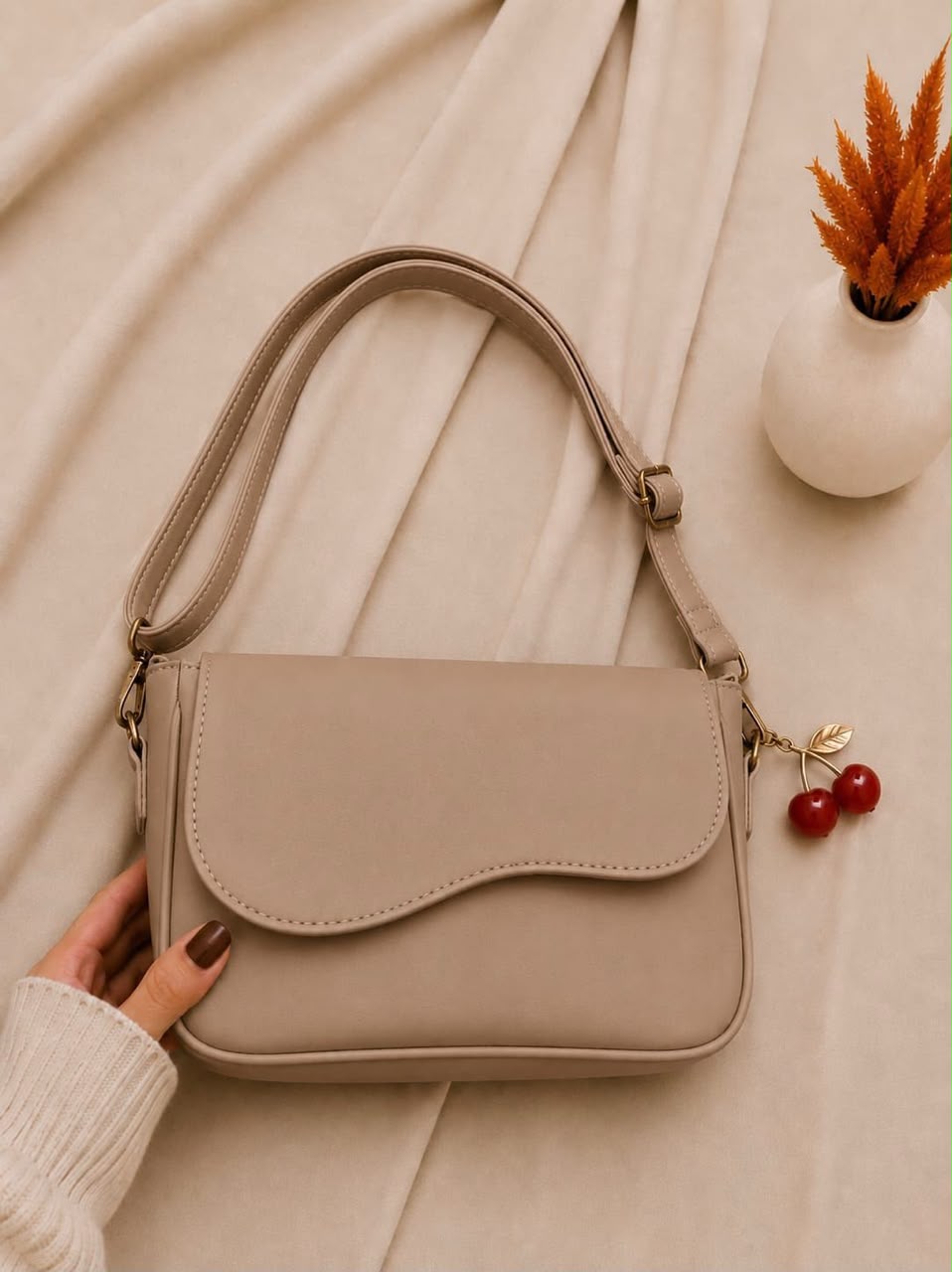 Cute & Stylish High-Capacity Handbag with Side Details
