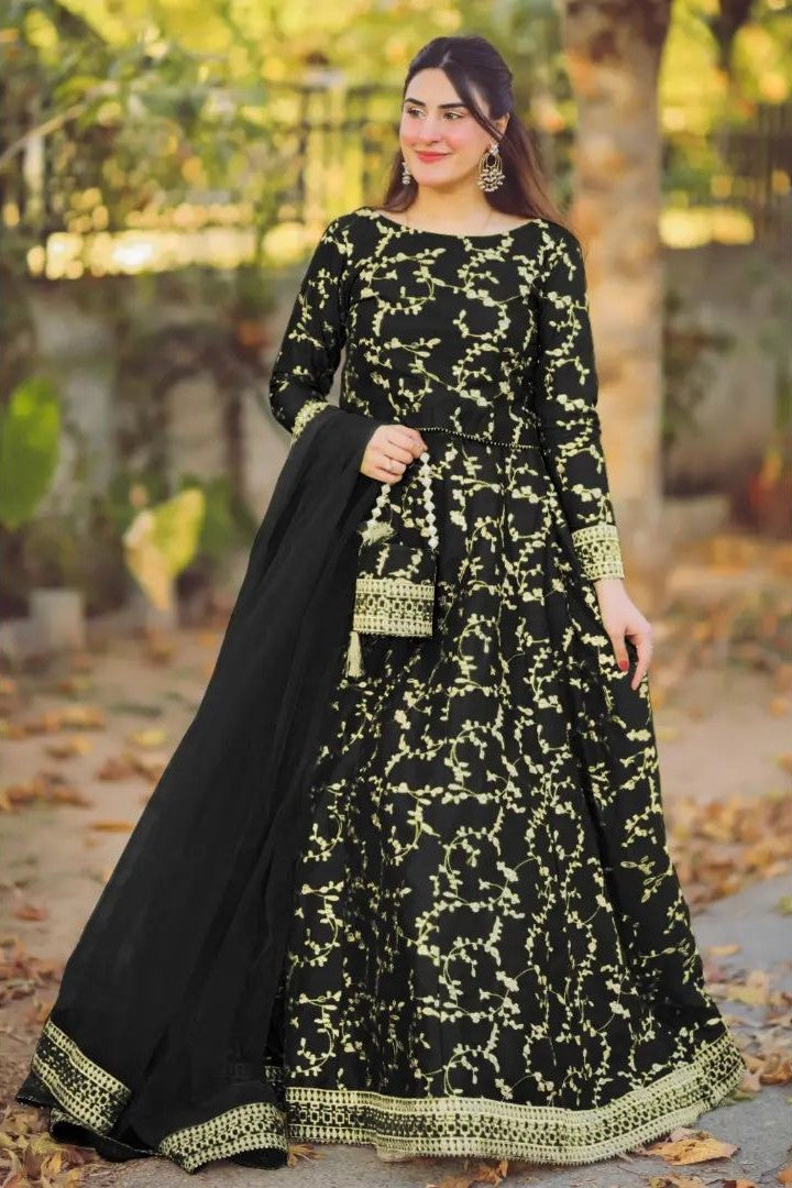 Ready to Wear 4 Piece Embroidered Top with Long Flare Skirt, Dupatta & Potli