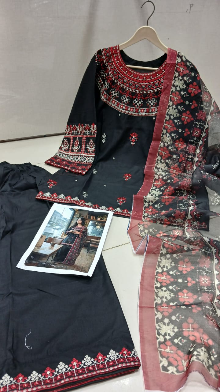 3-Piece Embroidered Soft Cotton Suit – Farshee Salwar & Digital Munar Dupatta