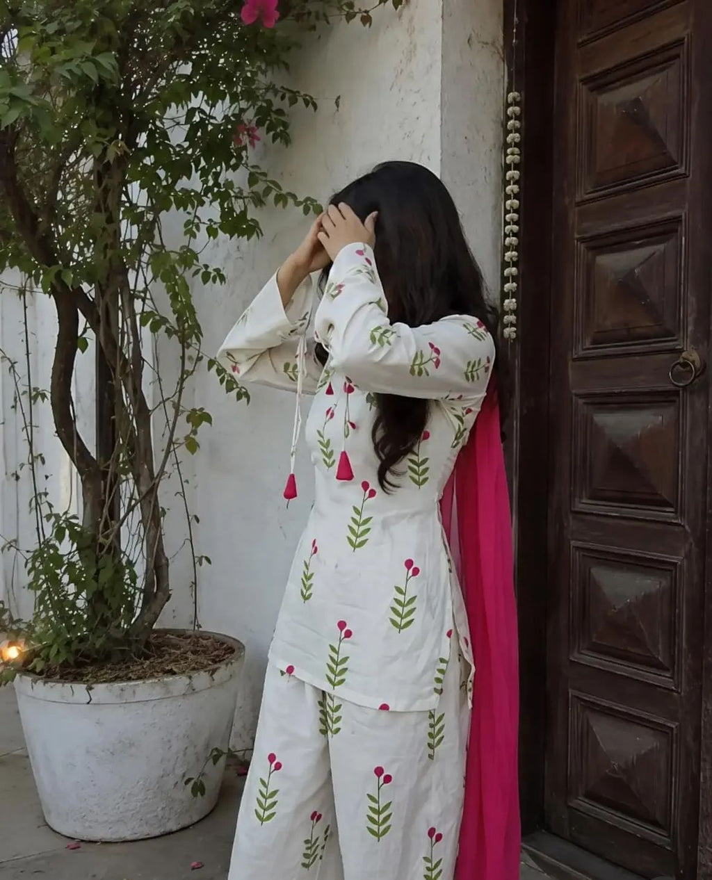 Trending 3-Piece Digital Printed Doria Lawn Farshi Shalwar Suit – Dori Work
