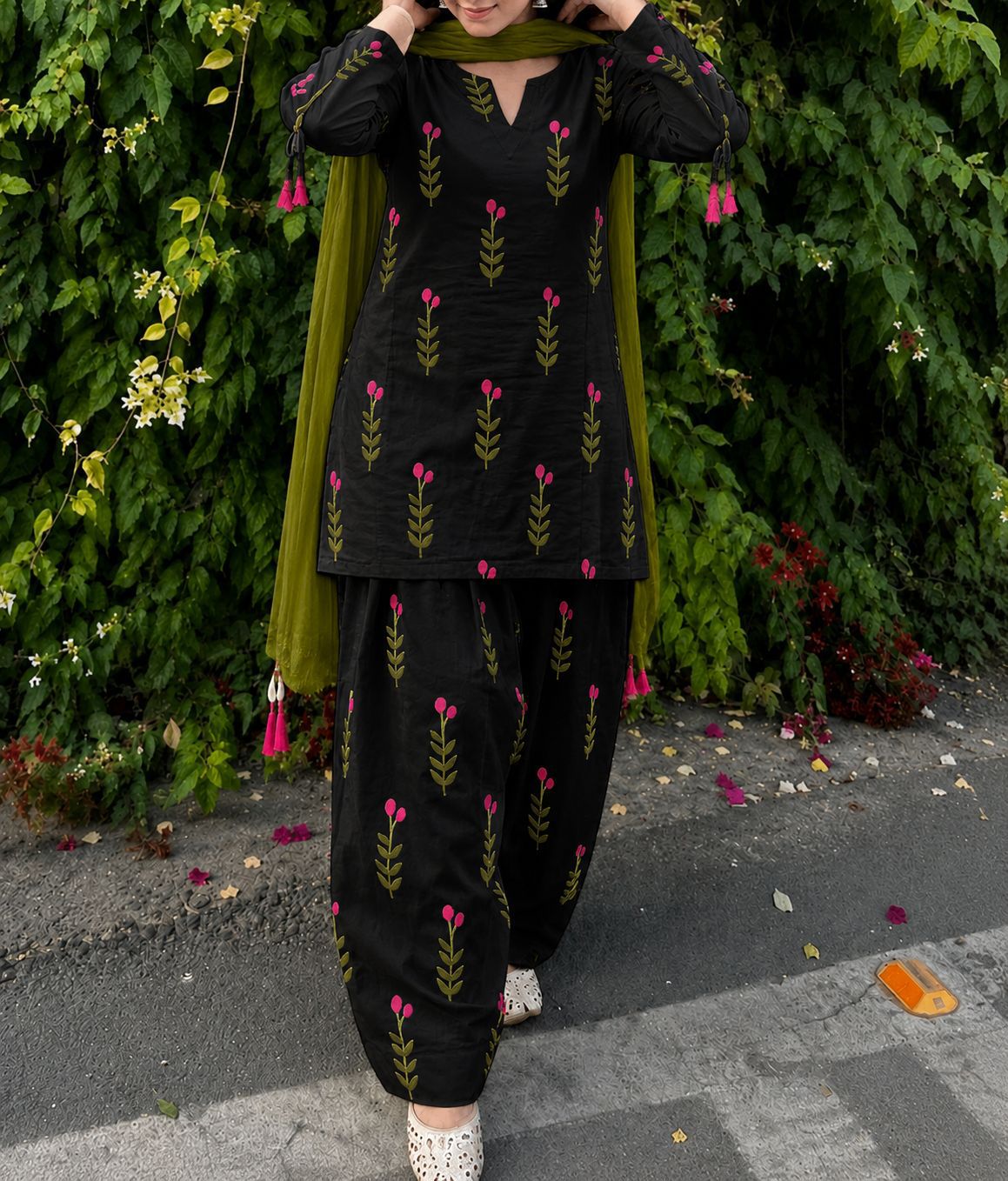 Trending 3-Piece Digital Printed Doria Lawn Farshi Shalwar Suit – Dori Work